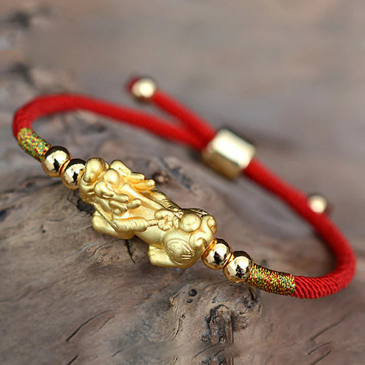 Pulsera de hilo rojo PiXiu Luck chapada en oro de 24K