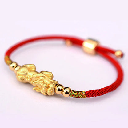 Pulsera de hilo rojo PiXiu Luck chapada en oro de 24K