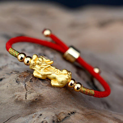 Pulsera de hilo rojo PiXiu Luck chapada en oro de 24K